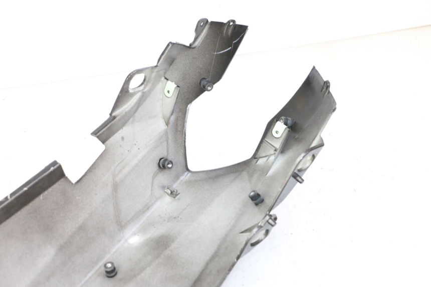 photo de CARENA POSTERIORE DESTRA PEUGEOT STREETZONE I NAKED 2T 50 (2018 - 2020) - Zoom sullo stato d'uso