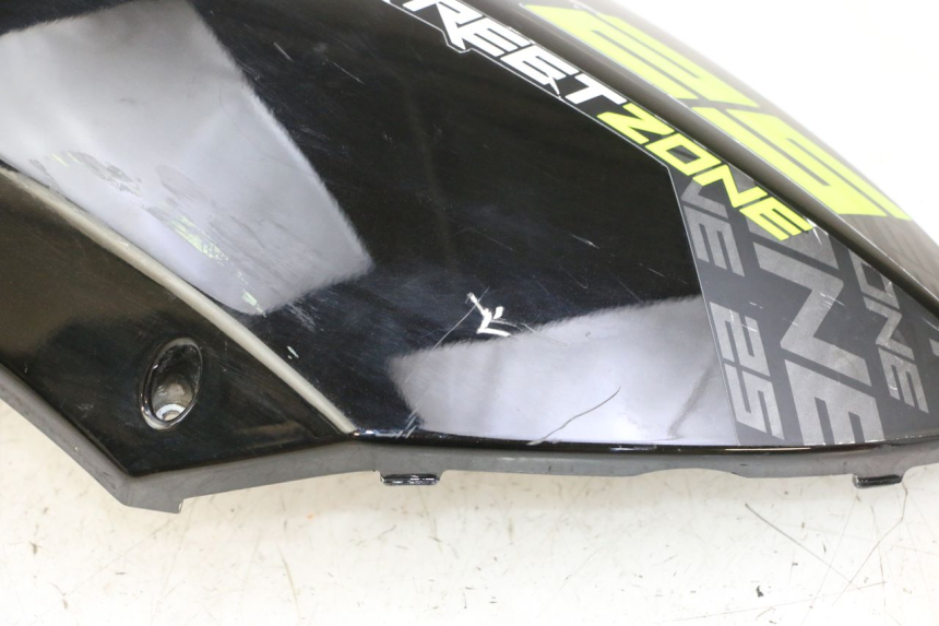 photo de CARENA POSTERIORE DESTRA PEUGEOT STREETZONE I NAKED 2T 50 (2018 - 2020) - Stato della superficie e materiale