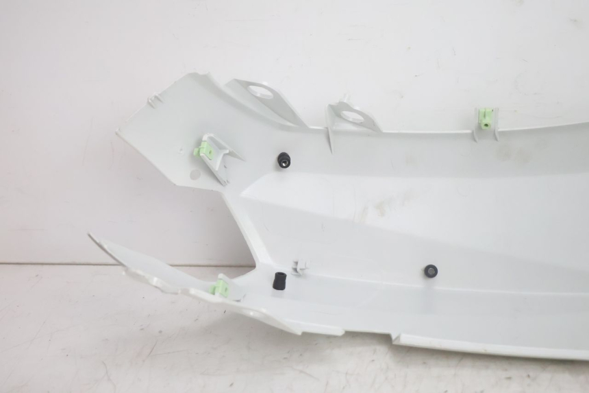photo de CARENA POSTERIORE DESTRA PEUGEOT STREETZONE NAKED 2T 50 (2014 - 2018) - Stato della superficie e materiale