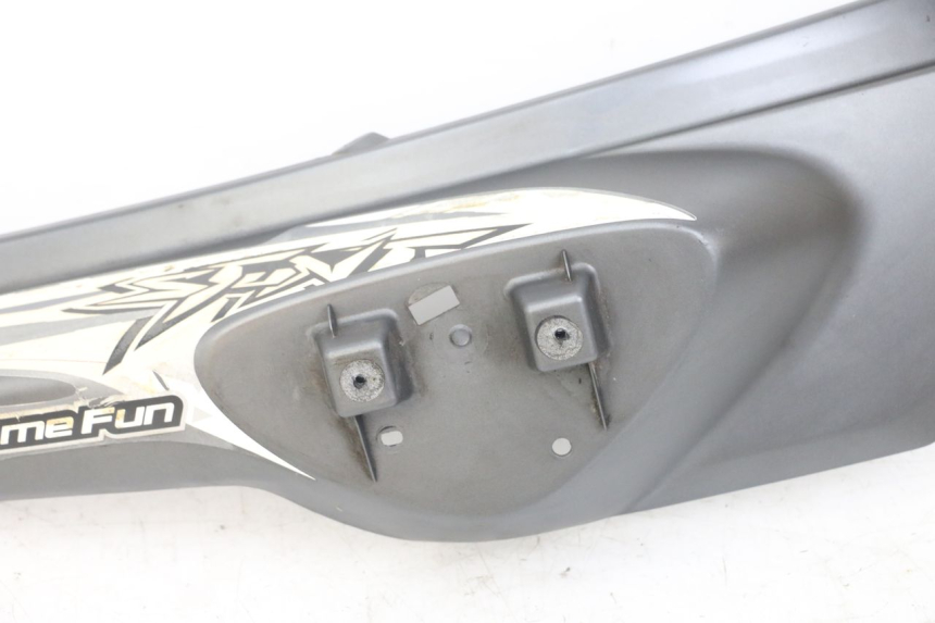 photo de PARAFANGO POSTERIORE DESTRO MBK STUNT NAKED 50 (2004 - 2018) - Stato della superficie e materiale