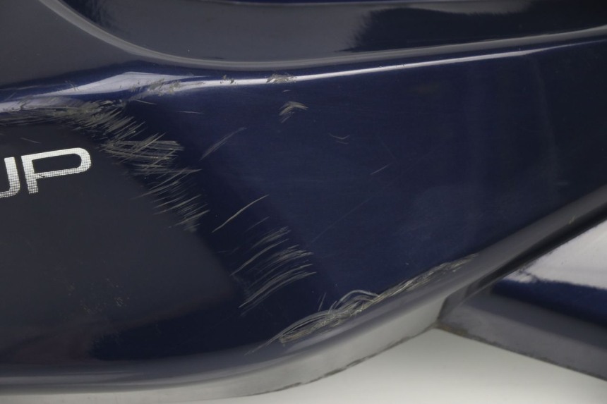 photo de CARENA POSTERIORE DESTRA PEUGEOT SUM UP 125 (2008 - 2013) - Caratteristiche distintive