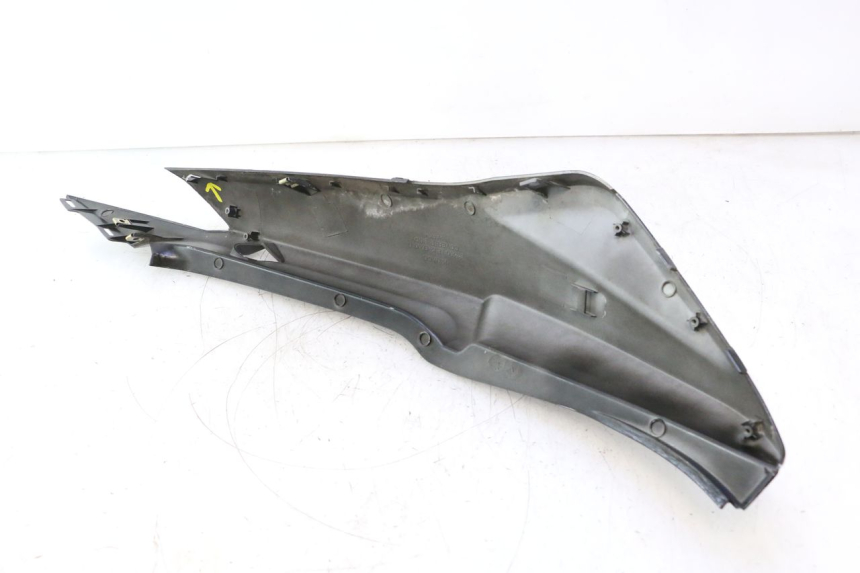 photo de CARENA POSTERIORE DESTRA KYMCO SUPER 8 2T 50 (2007 - 2013) - Caratteristiche distintive