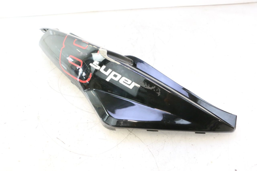 photo de CARENA POSTERIORE DESTRA KYMCO SUPER 8 2T 50 (2007 - 2013) - Primo piano tecnico