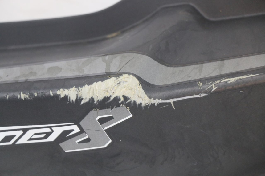 photo de CARENA POSTERIORE DESTRA KYMCO SUPER 8 4T 50 (2018 - 2020) - Primo piano tecnico