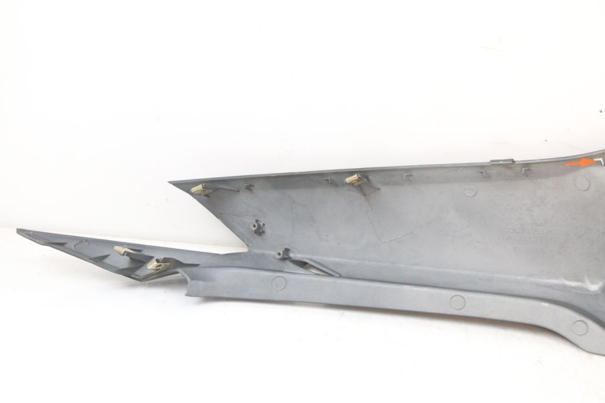 photo de CARENA POSTERIORE DESTRA KYMCO SUPER 8 4T 50 (2018 - 2020) - Dettagli dei punti di fissaggio