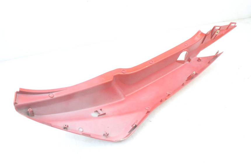 photo de CARENA POSTERIORE DESTRA KYMCO SUPER 8 125 (2008 - 2015) - Dettagli dei punti di fissaggio