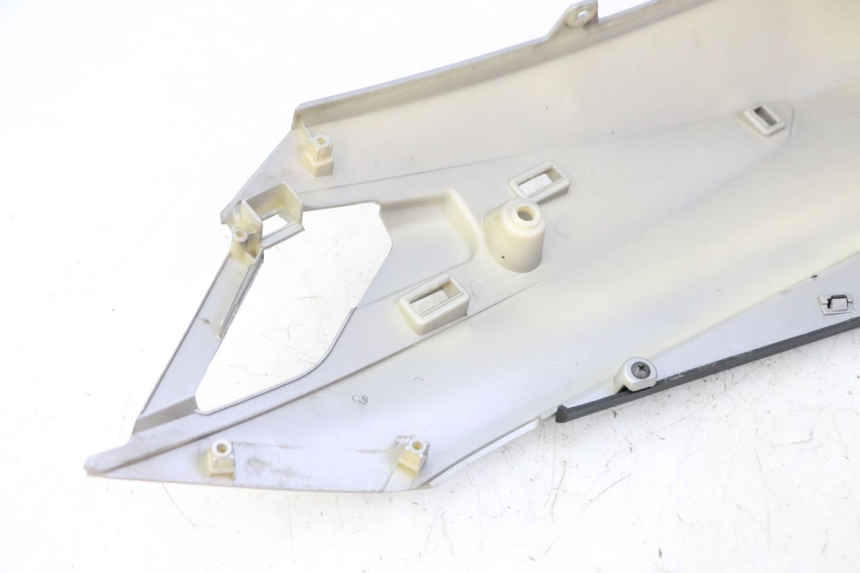 photo de PARAFANGO POSTERIORE DESTRO APRILIA SXR 50 (2021 - 2023) - Altra angolazione