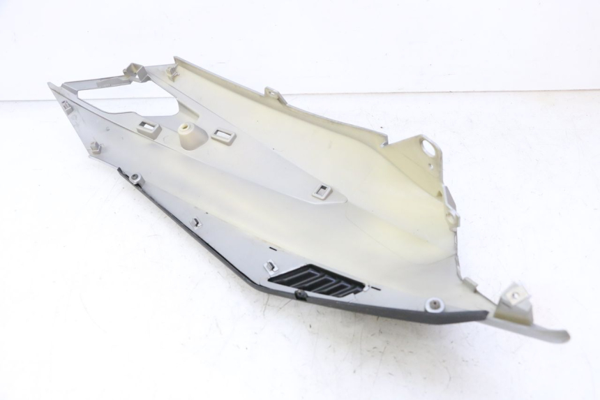 photo de PARAFANGO POSTERIORE DESTRO APRILIA SXR 50 (2021 - 2023) - Primo piano tecnico