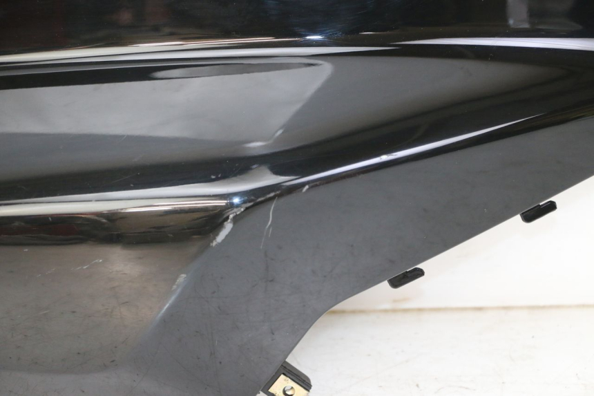 photo de PARAFANGO POSTERIORE DESTRO SYM ORBIT 2 4T 50 (2008 - 2017) - Stato della superficie e materiale