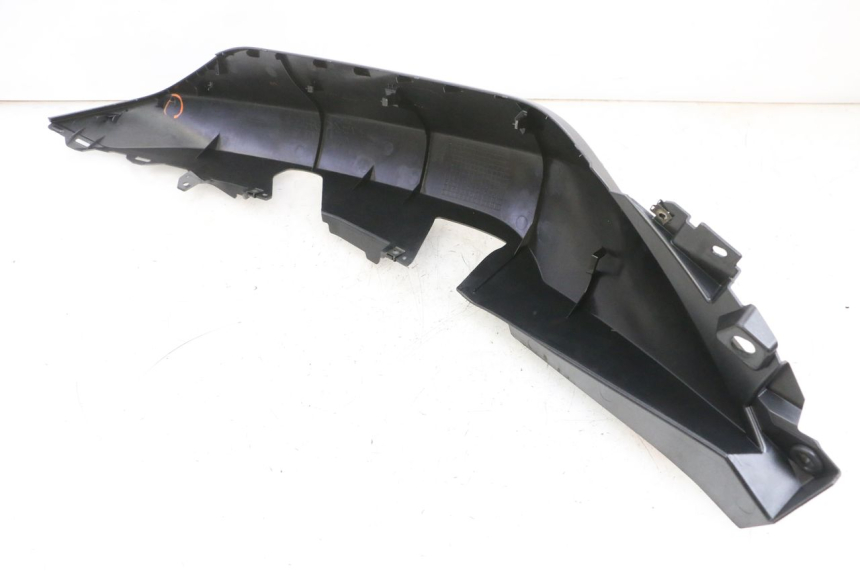 photo de CARENA POSTERIORE DESTRA YAMAHA TRICITY 300 (2020 - 2024) - Dettagli dei punti di fissaggio