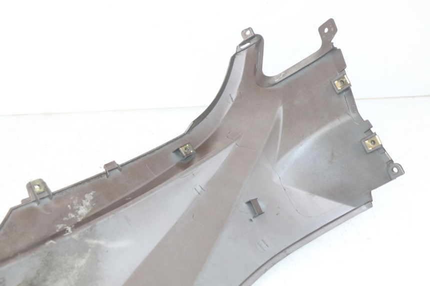 photo de PARAFANGO POSTERIORE DESTRO PEUGEOT TWEET 4T 50 (2010 - 2014) - Dettagli dei punti di fissaggio