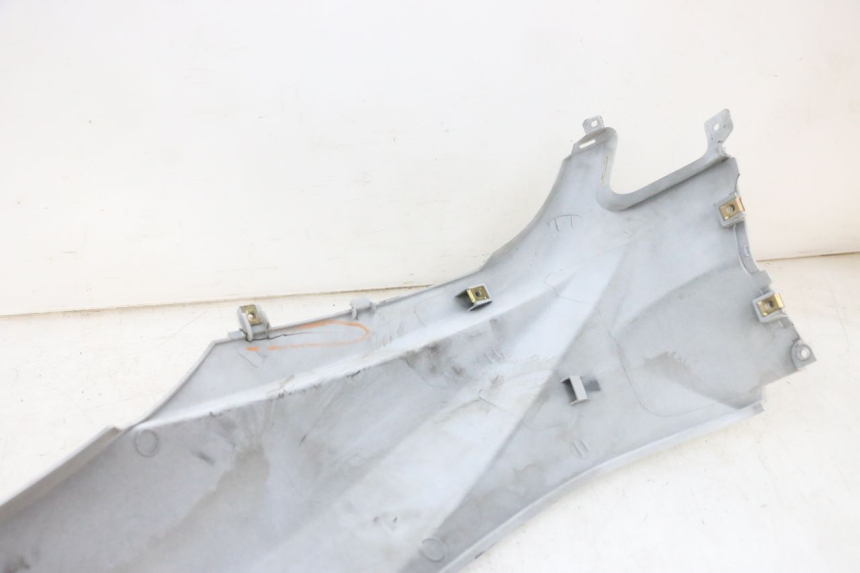 photo de CARENA POSTERIORE DESTRA PEUGEOT TWEET PRO EFI 4T 50 (2021 - 2022) - Altra angolazione