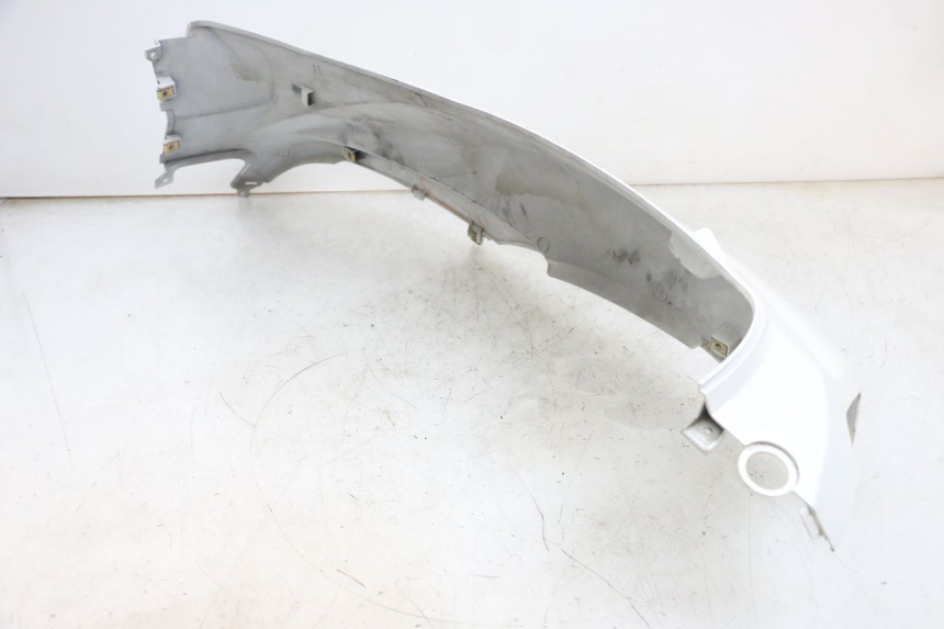 photo de CARENA POSTERIORE DESTRA PEUGEOT TWEET PRO EFI 4T 50 (2021 - 2022) - Stato della superficie e materiale