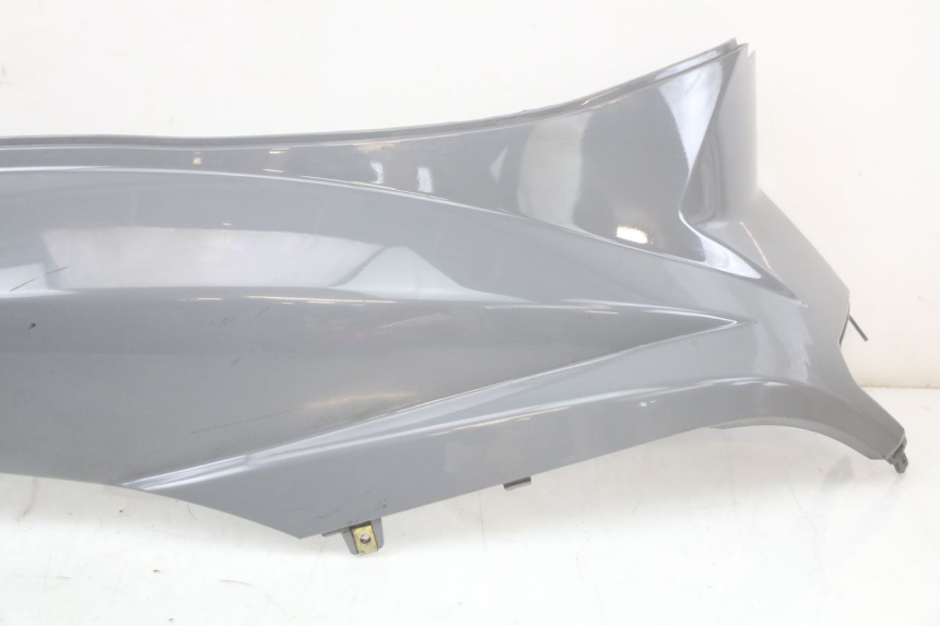 photo de CARENA POSTERIORE DESTRA PEUGEOT TWEET 125 (2018 - 2021) - Altra angolazione