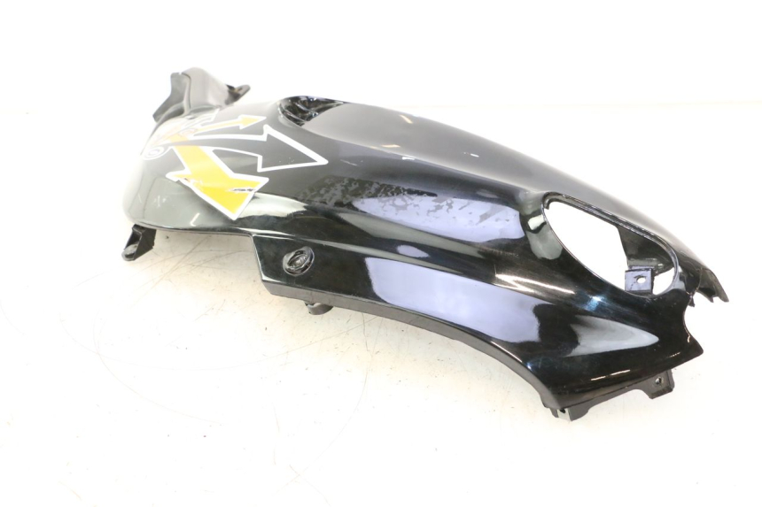 photo de CARENA POSTERIORE DESTRA PIAGGIO TYPHOON 50 (2000 - 2009) - Caratteristiche distintive