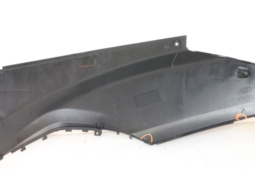 photo de PARAFANGO POSTERIORE DESTRO MBK WAAP 125 (2008 - 2013) - Dettagli dei punti di fissaggio