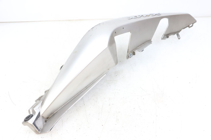 photo de PARAFANGO POSTERIORE DESTRO YAMAHA XMAX X-MAX ABS 125 (2017 - 2020) - Primo piano tecnico