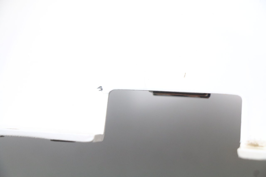 photo de PARAFANGO POSTERIORE DESTRO YAMAHA XMAX X-MAX 125 (2006 - 2009) - Dettagli dei punti di fissaggio