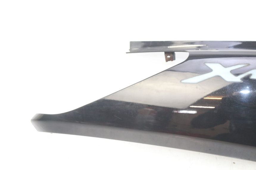 photo de PARAFANGO POSTERIORE DESTRO YAMAHA XMAX X-MAX 125 (2006 - 2009) - Stato della superficie e materiale