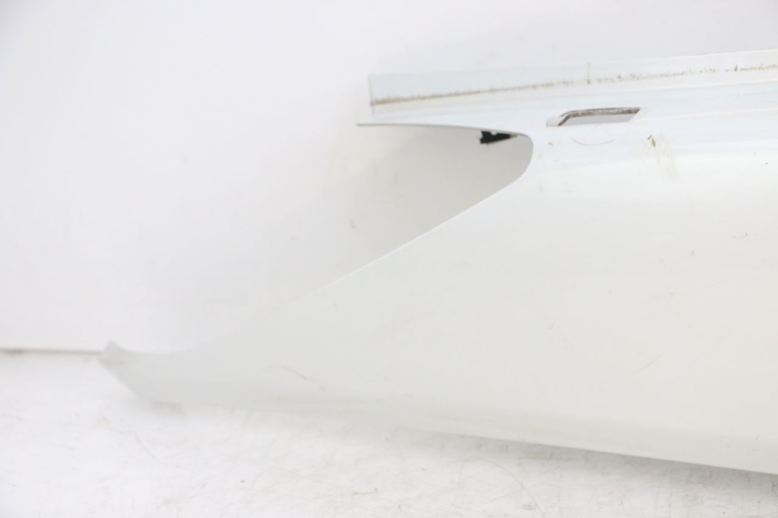 photo de PARAFANGO POSTERIORE DESTRO YAMAHA X-MAX XMAX 250 (2006 - 2009) - Stato della superficie e materiale