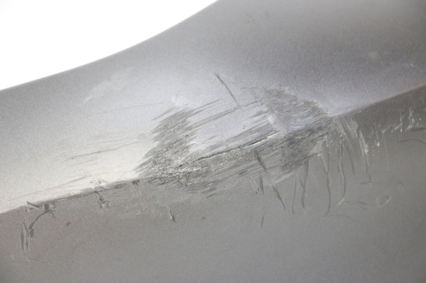 photo de CARENA POSTERIORE DESTRA YAMAHA XMAX X-MAX 125 (2021 - 2025) - Zoom sui componenti