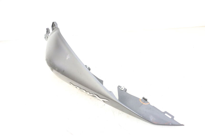 photo de CARENA POSTERIORE DESTRA YAMAHA XMAX X-MAX 125 (2021 - 2025) - Altra angolazione