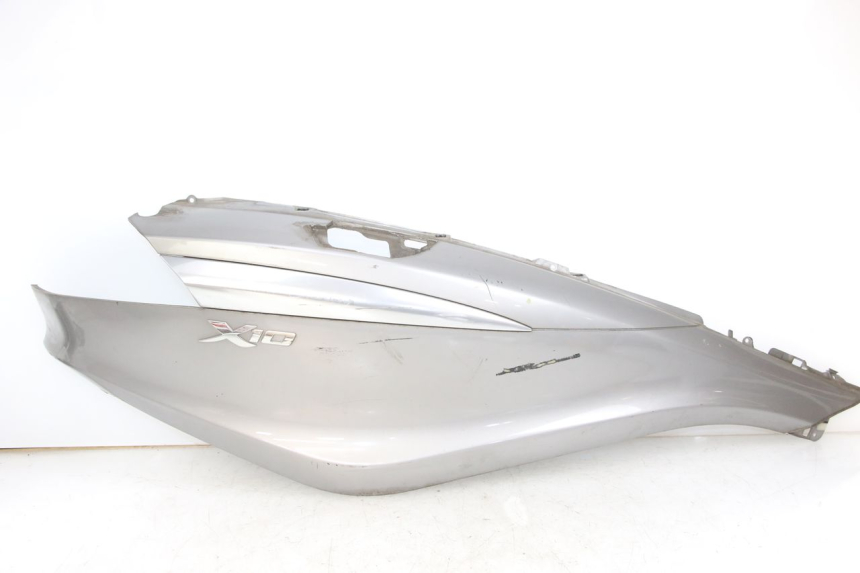 photo de CARENA POSTERIORE DESTRA PIAGGIO X10 125 (2012 - 2017) - Vista principale