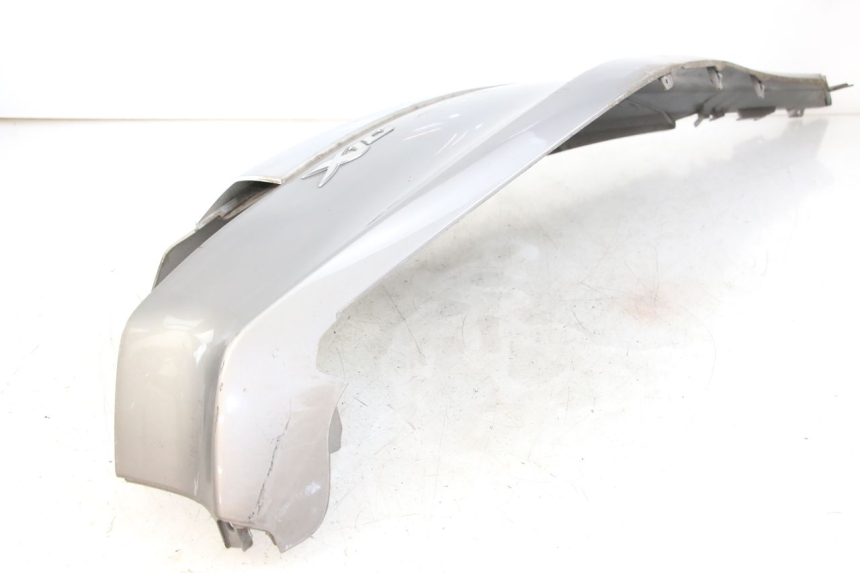 photo de CARENA POSTERIORE DESTRA PIAGGIO X10 125 (2012 - 2017) - Caratteristiche distintive