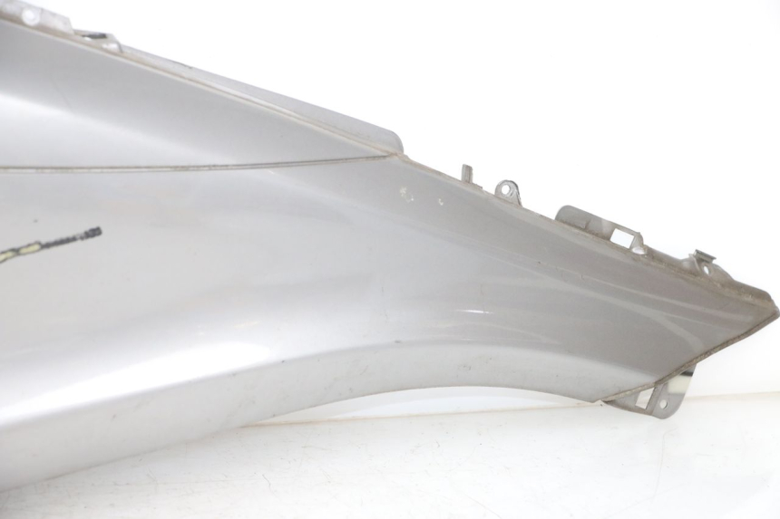 photo de CARENA POSTERIORE DESTRA PIAGGIO X10 125 (2012 - 2017) - Zoom sui componenti