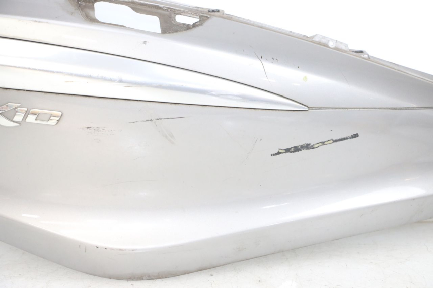 photo de CARENA POSTERIORE DESTRA PIAGGIO X10 125 (2012 - 2017) - Primo piano ad alta risoluzione