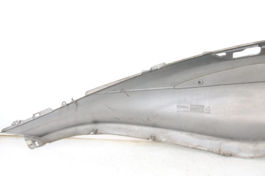 photo de CARENA POSTERIORE DESTRA PIAGGIO X10 125 (2012 - 2017) - Primo piano tecnico