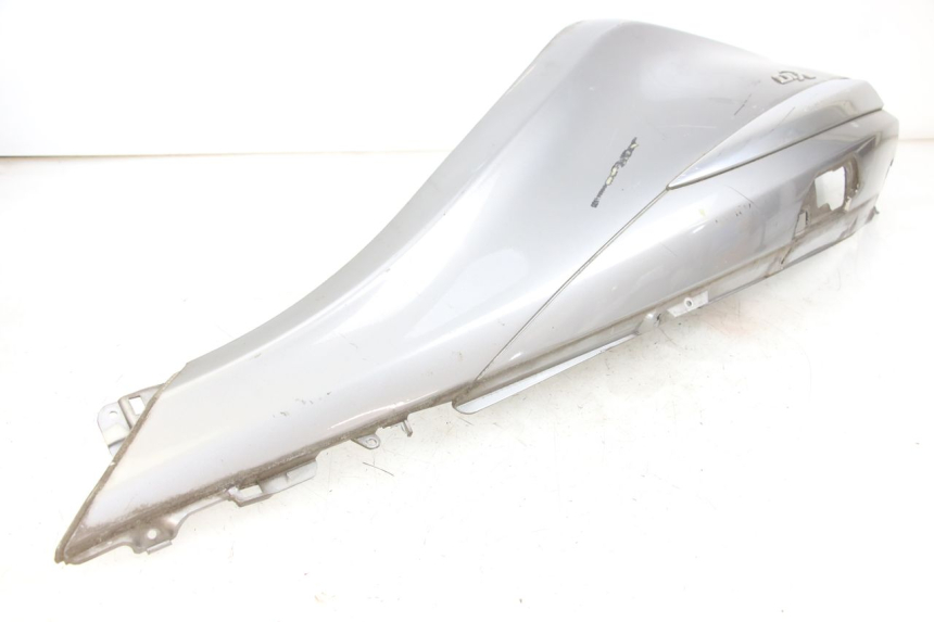 photo de CARENA POSTERIORE DESTRA PIAGGIO X10 125 (2012 - 2017) - Stato della superficie e materiale