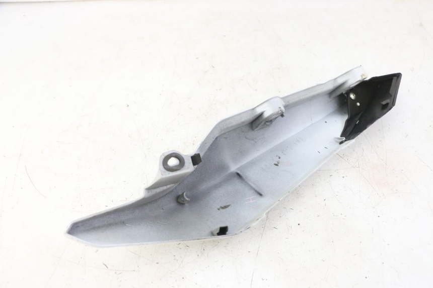 photo de CARENA POSTERIORE DESTRA YAMAHA XJ6 ABS 600 (2008 - 2016) - Primo piano tecnico