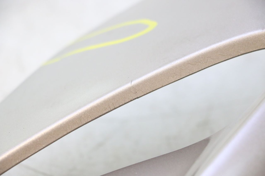 photo de CARENA POSTERIORE DESTRA HONDA XLV VARADERO 125 (2007 - 2012) - Caratteristiche distintive
