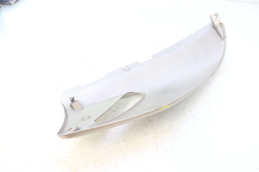 photo de CARENA POSTERIORE DESTRA HONDA XLV VARADERO 125 (2007 - 2012) - Primo piano tecnico