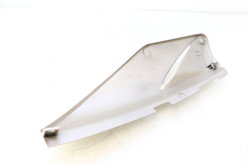 photo de CARENA POSTERIORE DESTRA HONDA XLV VARADERO 125 (2007 - 2012) - Stato della superficie e materiale