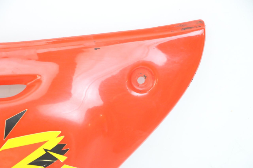 photo de PARAFANGO POSTERIORE DESTRO PEUGEOT XP6 50 (1997 - 2003) - Dettagli dei punti di fissaggio