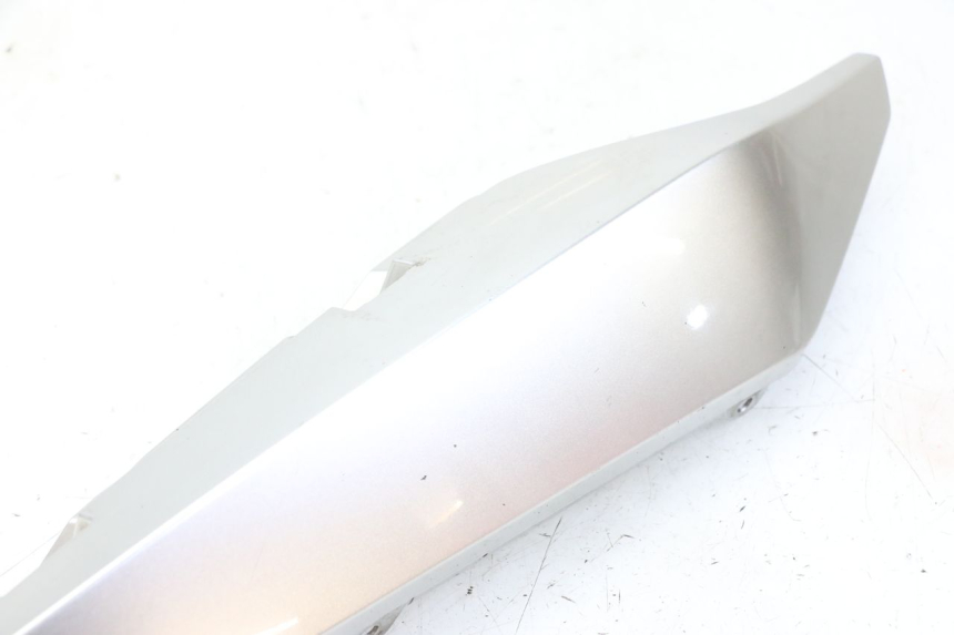 photo de CARENA POSTERIORE DESTRA YAMAHA XJ6 600 (2008 - 2016) - Zoom sullo stato d'uso