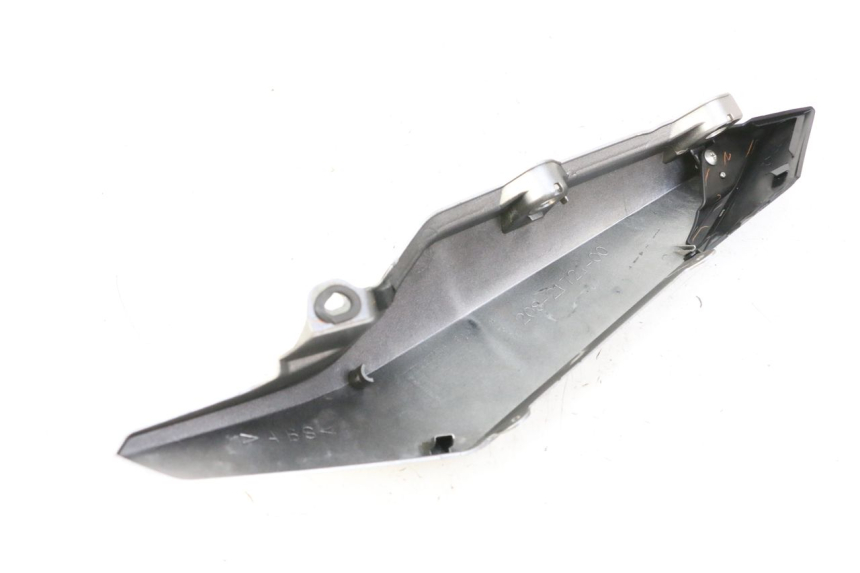 photo de CARENA POSTERIORE DESTRA YAMAHA XJ6 600 (2008 - 2016) - Dettagli dei punti di fissaggio