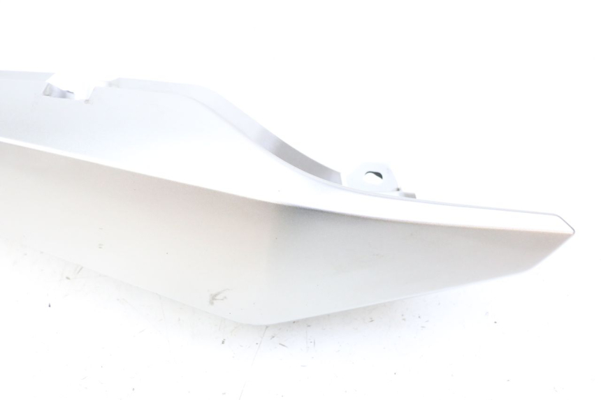 photo de CARENA POSTERIORE DESTRA YAMAHA XJ6 600 (2008 - 2016) - Marcature e riferimenti originali