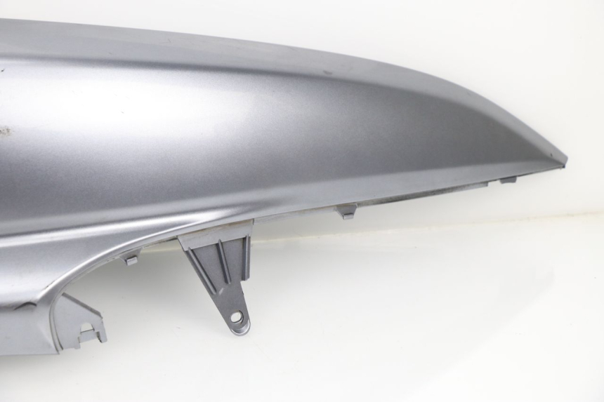 photo de CARENA POSTERIORE DESTRA YAMAHA YP MAJESTY 400 (2004 - 2008) - Zoom sui componenti