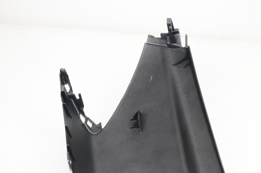 photo de CARENA POSTERIORE DESTRA YAMAHA YP MAJESTY 400 (2004 - 2008) - Zoom sullo stato d'uso