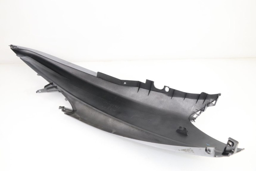 photo de CARENA POSTERIORE DESTRA YAMAHA YP MAJESTY 400 (2004 - 2008) - Dettagli dei punti di fissaggio