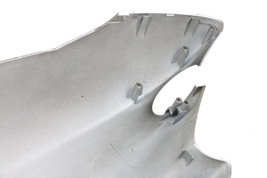 photo de CARENA POSTERIORE DESTRA YAMAHA YP MAJESTY 125 (2002 - 2006) - Zoom sullo stato d'uso