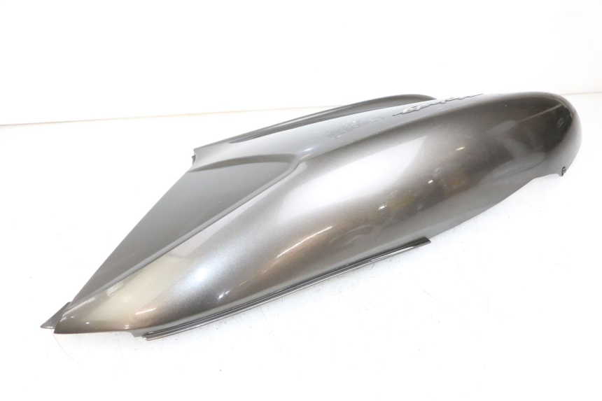 photo de CARENA POSTERIORE DESTRA YAMAHA YP MAJESTY 125 (2002 - 2006) - Primo piano tecnico