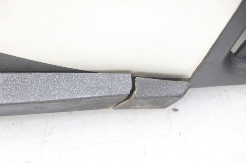 photo de PARAFANGO POSTERIORE DESTRO YIYING YY50QT-10 50 (2007 - 2022) - Marcature e riferimenti originali