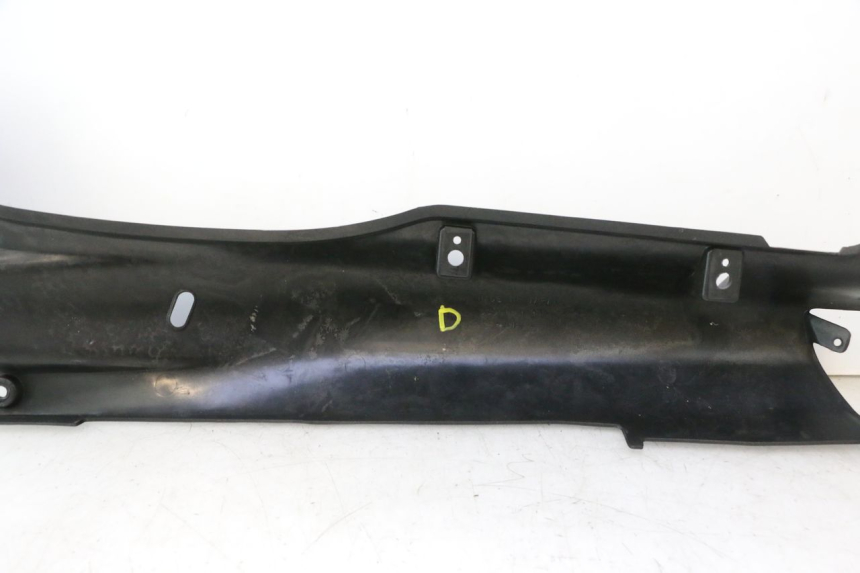 photo de CARENA POSTERIORE DESTRA KAWASAKI ZZR 600 (1995 - 2004) - Caratteristiche distintive