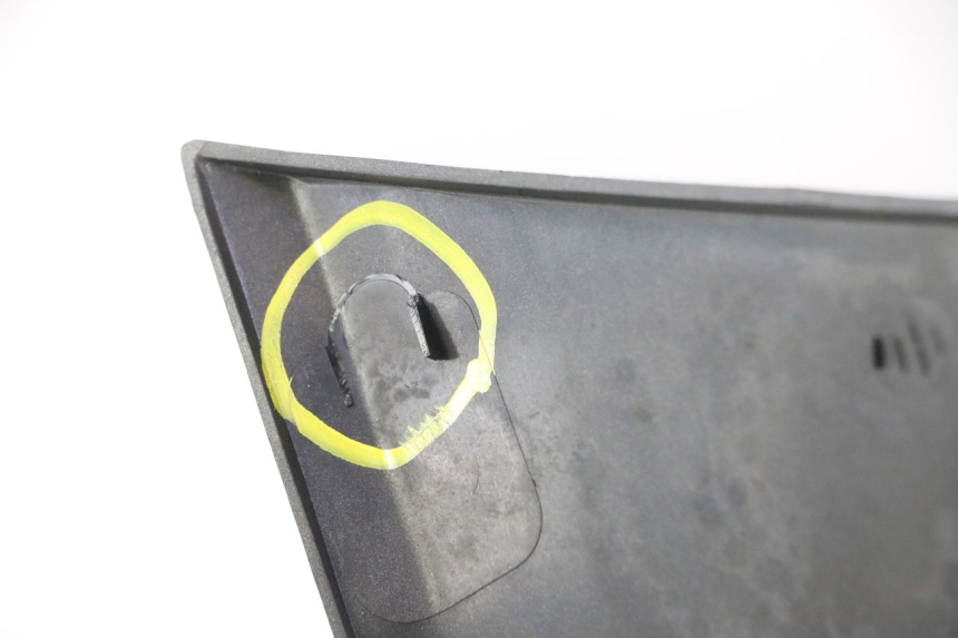 photo de CARENA POSTERIORE DESTRA KAWASAKI ZZR 600 (1995 - 2004) - Primo piano ad alta risoluzione