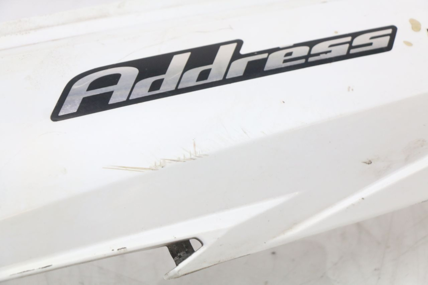 photo de CARENA POSTERIORE SINISTRA SUZUKI ADDRESS 110 (2015 - 2020) - Stato della superficie e materiale