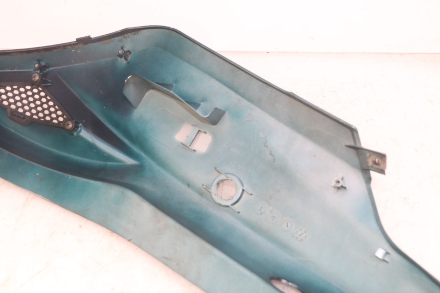 photo de FLANC POSTERIORE SINISTRO KYMCO AGILITY 16+ 4T 50 (2018 - 2023) - Primo piano tecnico